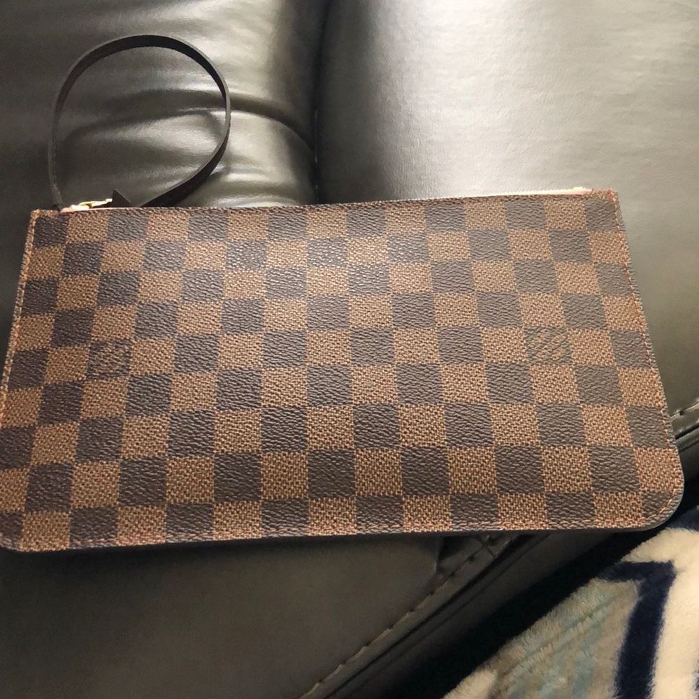 PRICE DROPP!!Authentic Louis Vuitton Never Full MM